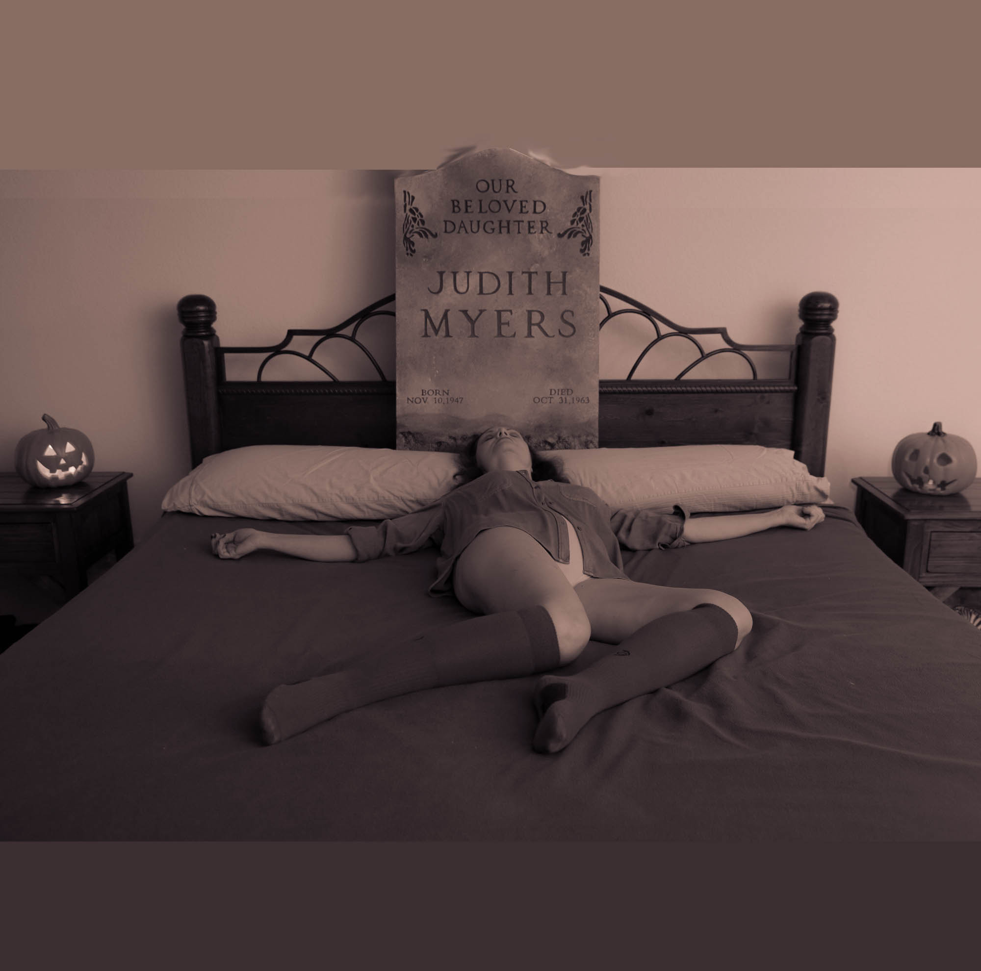 Tombstone Bed